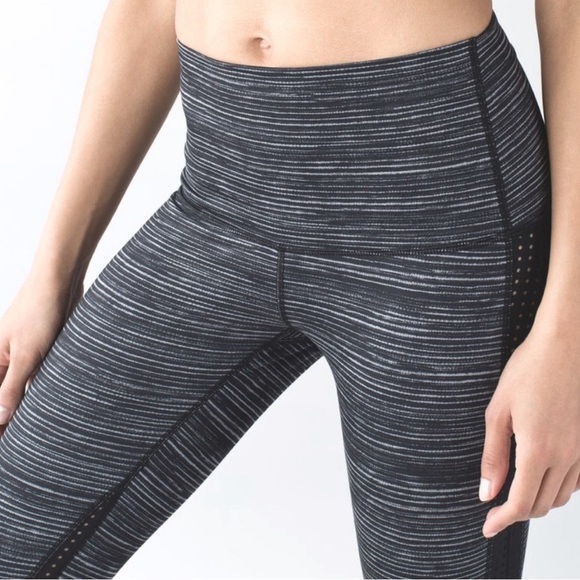 Lululemon Wunder Under Legging Size 6 - Picture 2 of 9